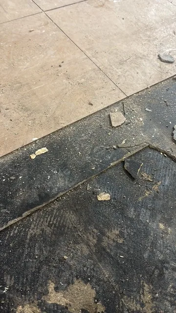 Black bitumen mastic floor removal in a E11 flat